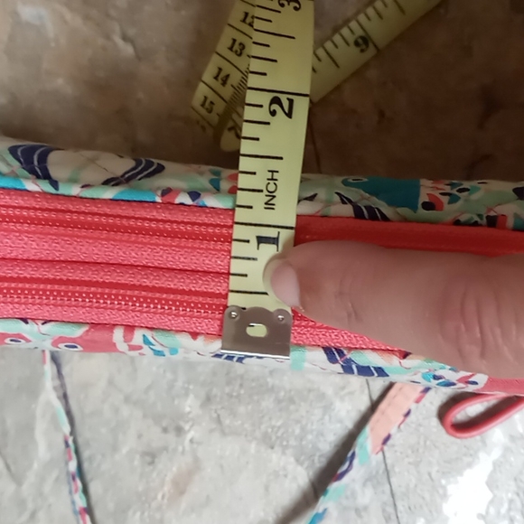 ⚠️ Vera Bradley gone fishing pattern Mini bag - Picture 8 of 9